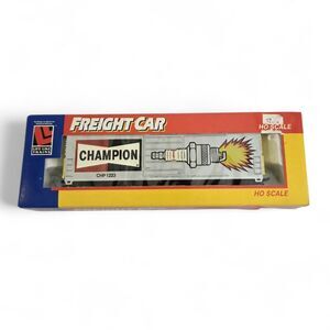 Life-Like HO Scale 8426 Champion Spark Plug 50’ Box Car Freight Car w/ Box
